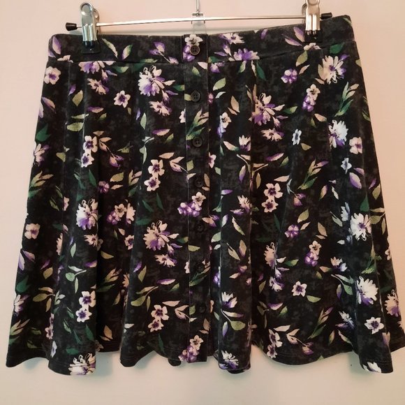 American Eagle Floral Skirt - Picture 1 of 3